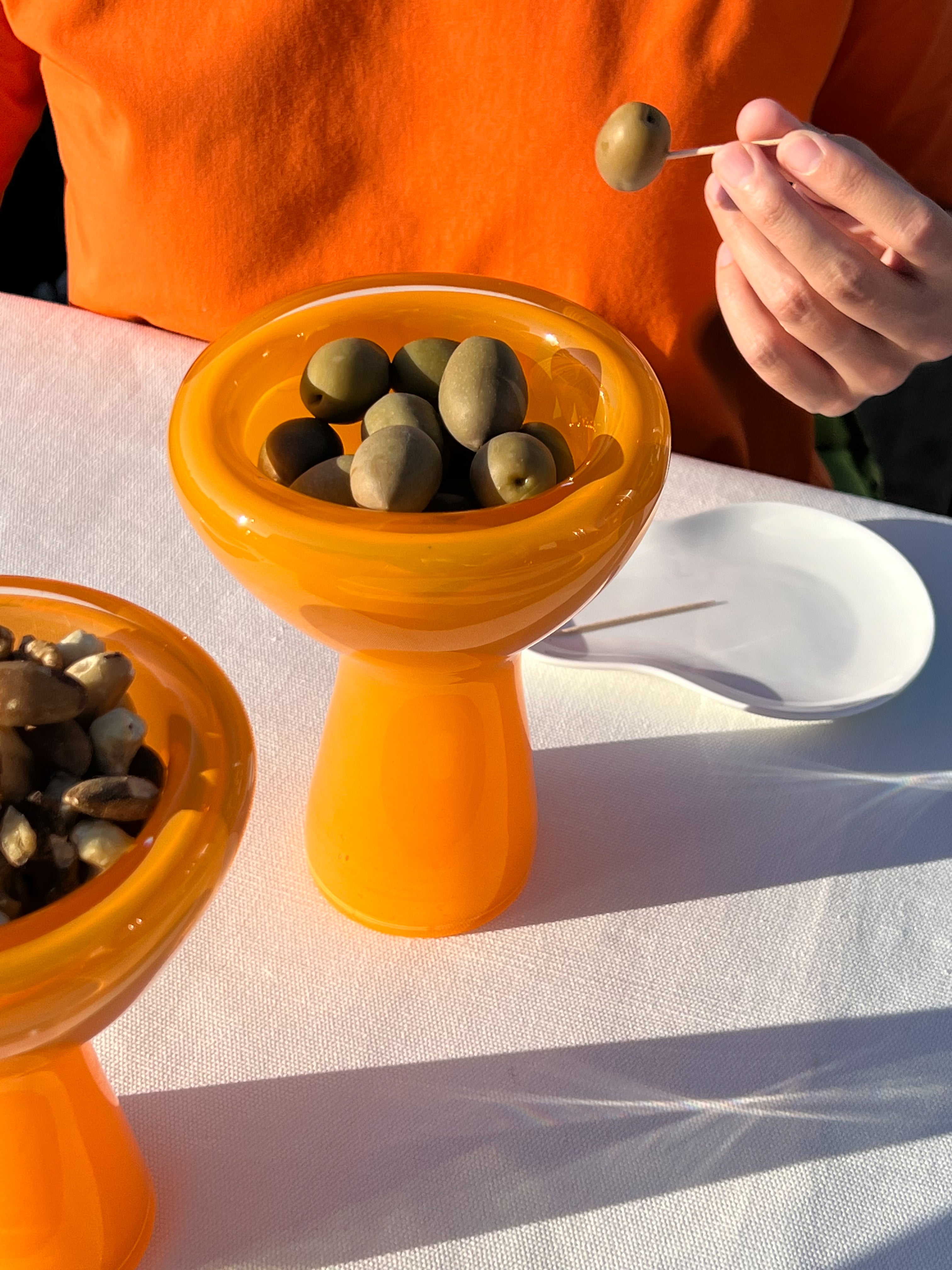 Glasschale "PHANTOM DISH" orange mit Olivenvon UrsulaFutura