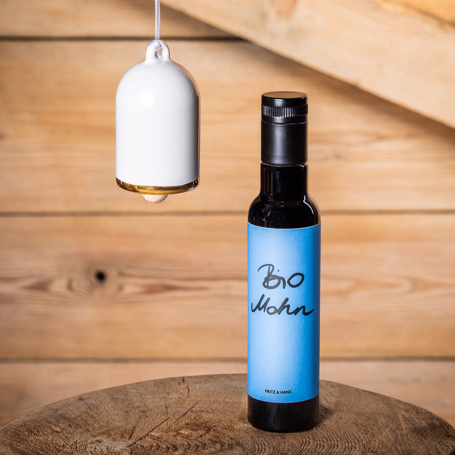 Porzellanglocke und Mohnöl von neu/zeug