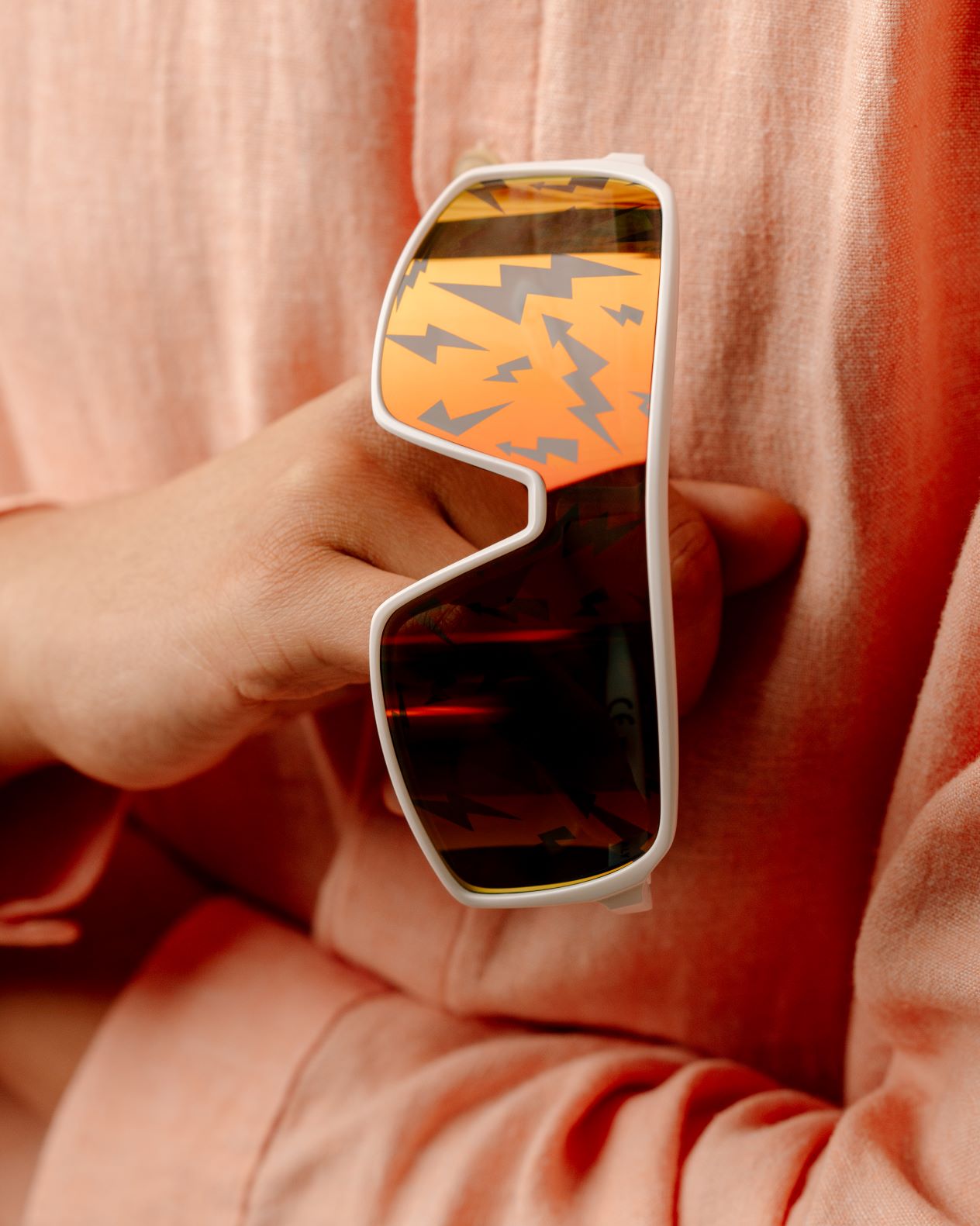 Sonnenbrille_bigflash_hand