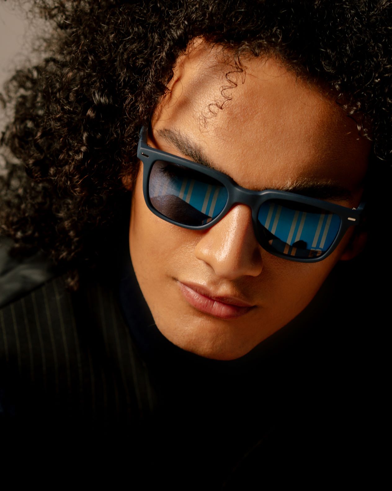 Sonnenbrille_stripes_Mann