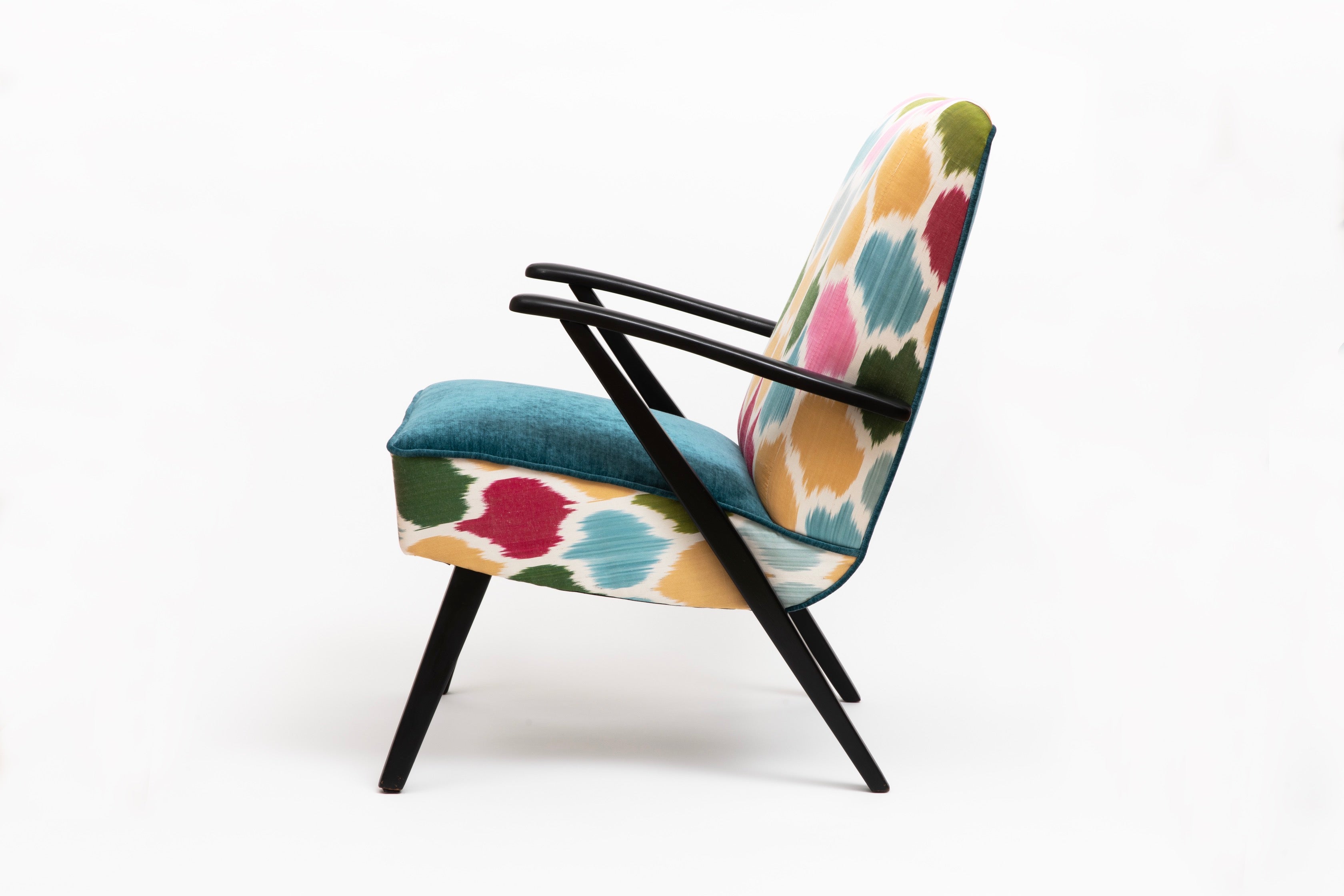 Vintage Armlehnenstuhl mit Ikat-Stoff