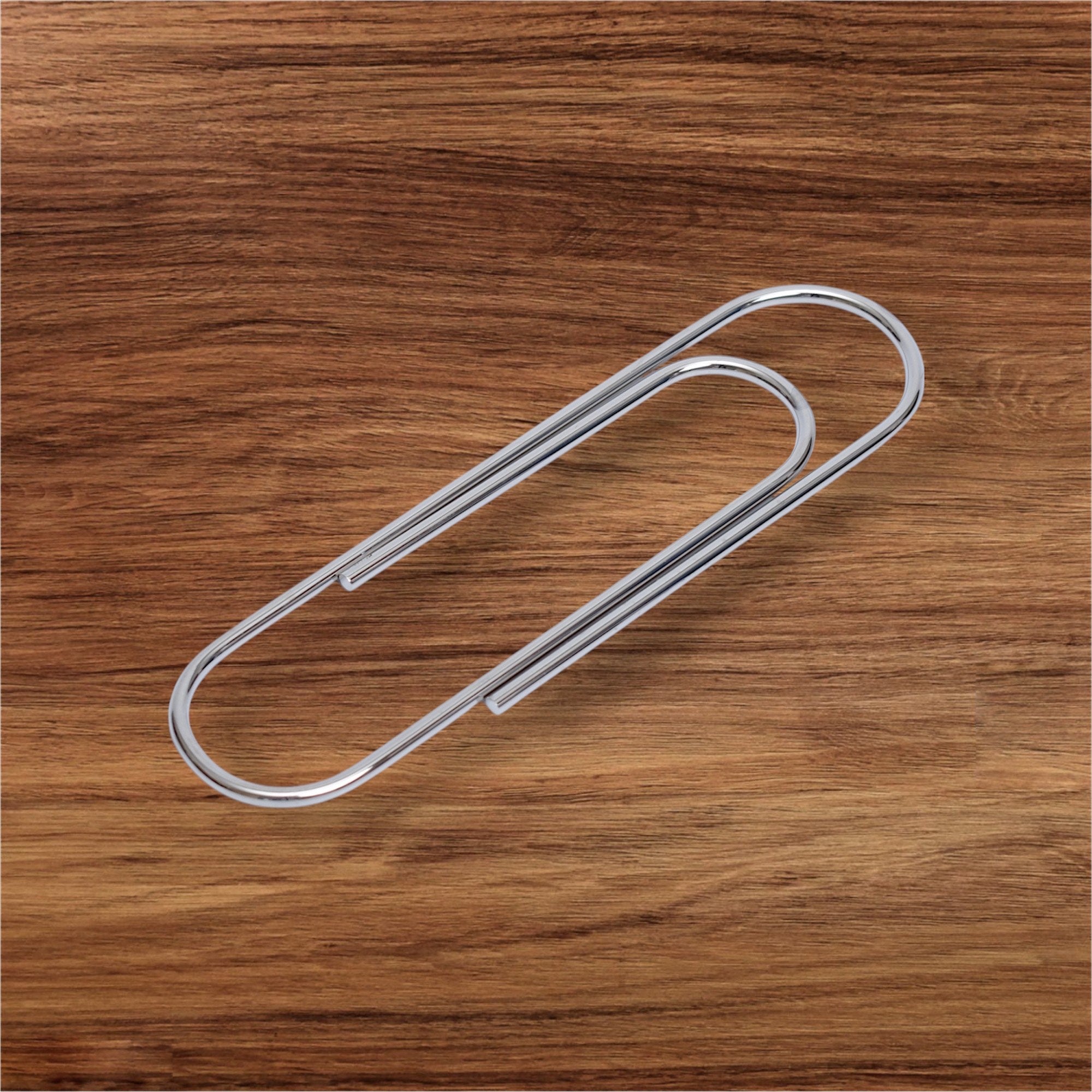 Bueroklammer_auf_Holz_Nickel_Design_Auboeck