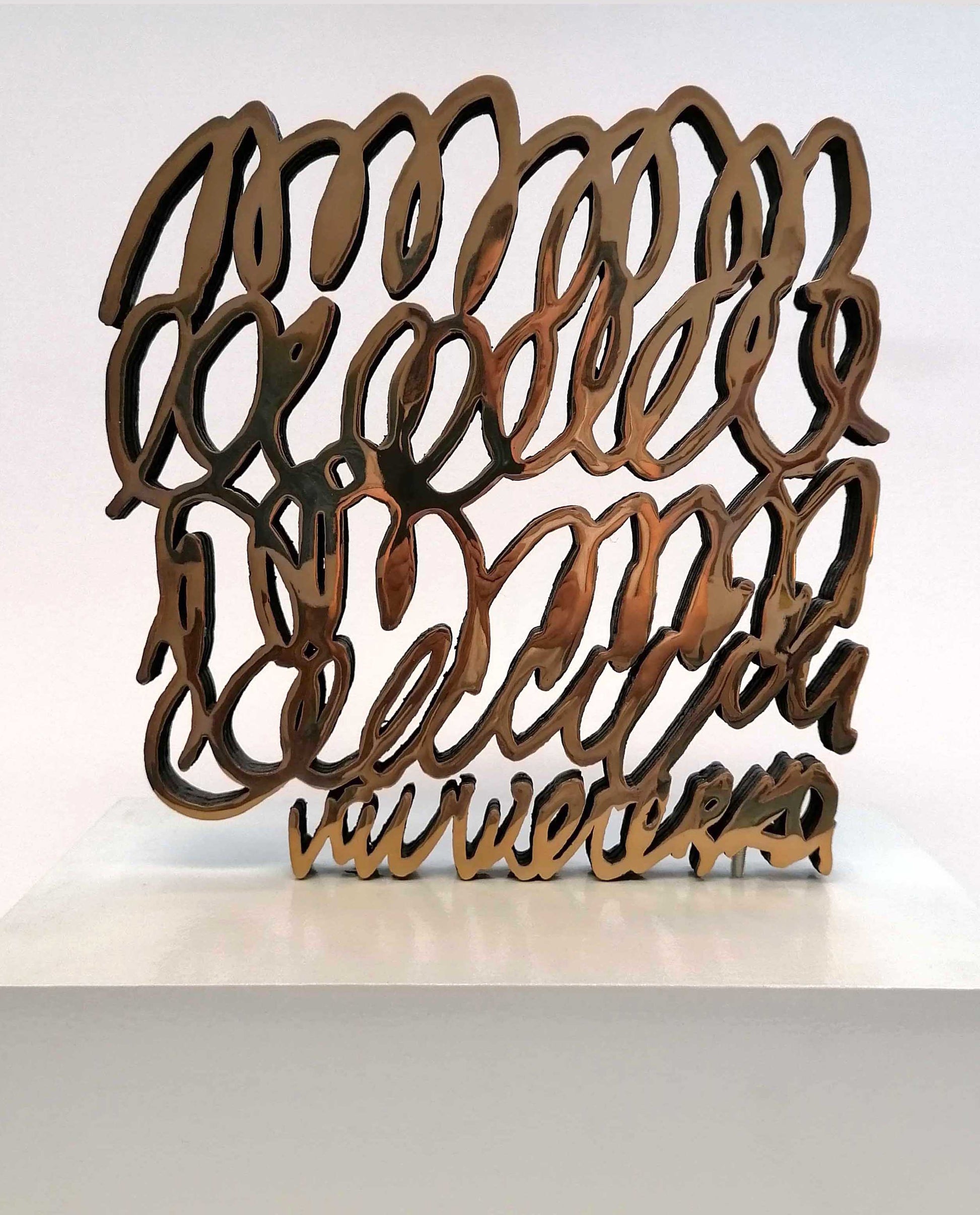 Skulptur "Holy letter" von Val Wecerka